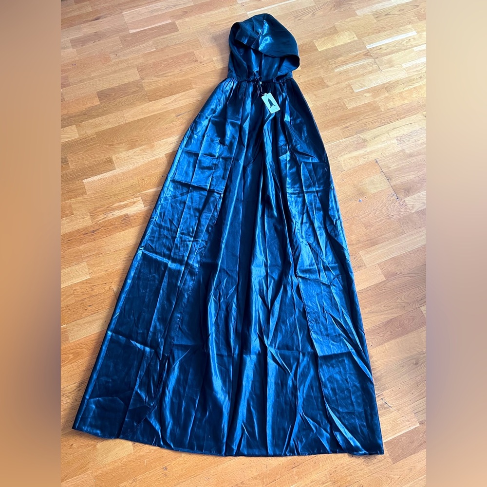 Costume unisex Hooded Halloween cape NEW